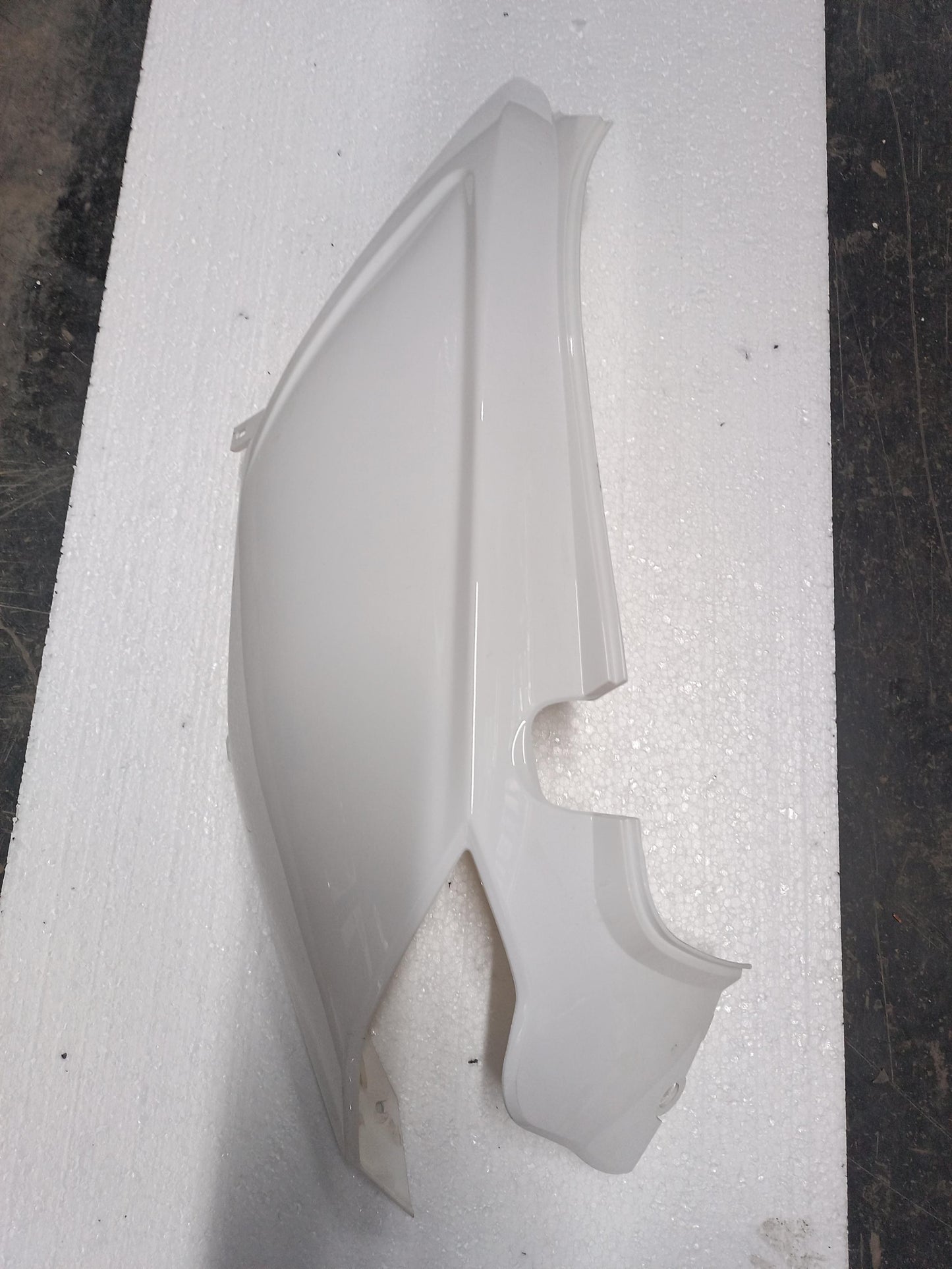 RS5 KOLTUK ALTI SOL GRENAJ-BEYAZ