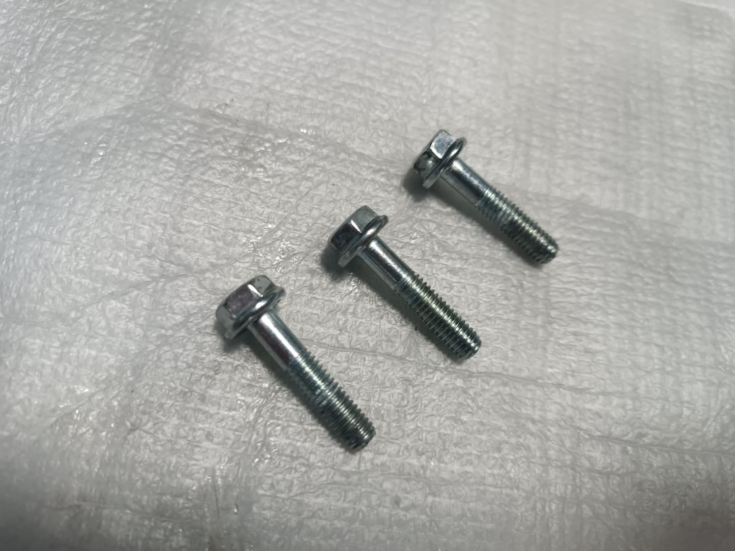 RT3 Külbütör kapağı cıvatası (RT3 125CC)